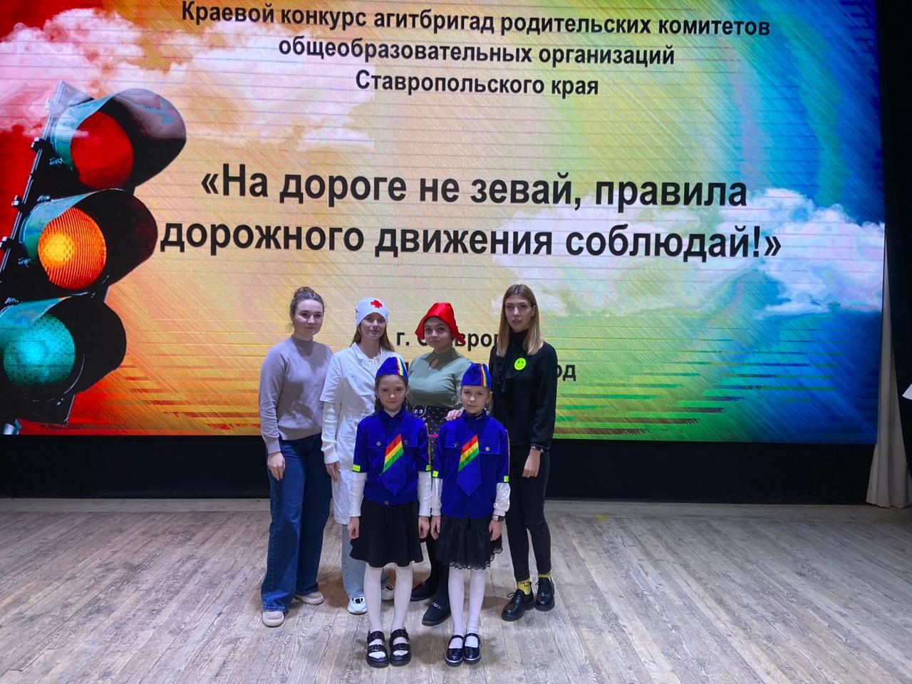 Поздравляем агитбригаду родителей нашей школы.